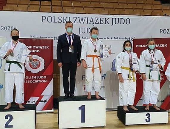 Podium Mistrzostwach Polski w Judo Młodzików i Młodziczek