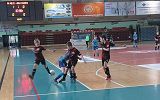 Mecz piłki nożnej halowej podczas Turnieju Finałowego Młodzieżowych Mistrzostw Podkarpacia w Futsalu