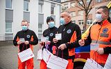 Przekazanie Kart Podarunkowych od VIVO Krosno dla medyków krośnieńskiego pogotowia