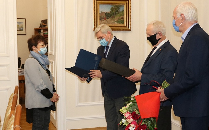 Wiesława Golenia wieloletnia dyrektor krośnieńskiego przedszkola i miejskiego żłobka przeszła na zasłużoną emeryturę - zdjęcie w treści 