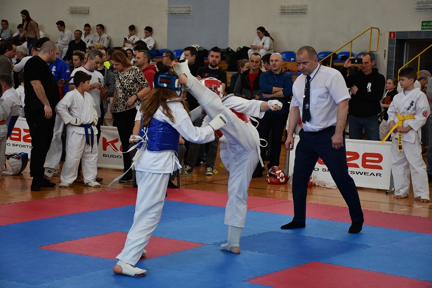 Dziesiąte drużynowe Mistrzostwo Podkarpacia Krośnieńskiego Klubu Kyokushin Karate - zdjęcie w treści 