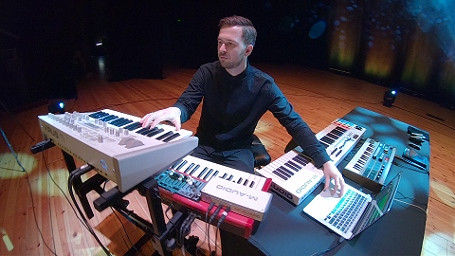 KONCERT „AFRYKAŃSKI ŚNIEG” (KWARANTANNA LIVE): ROBERT LENERT I GRZEGORZ PRZEPIÓRA - zdjęcie w treści  nr 1