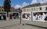 Bądźcie dla świata obliczem miłości - papieska wystawa na krośnieńskim rynku