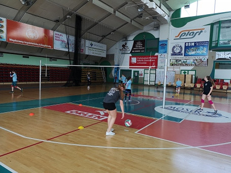 Treningi grup młodzieżowych wróciły na halę i obiekty MOSiR-u - zdjęcie w treści