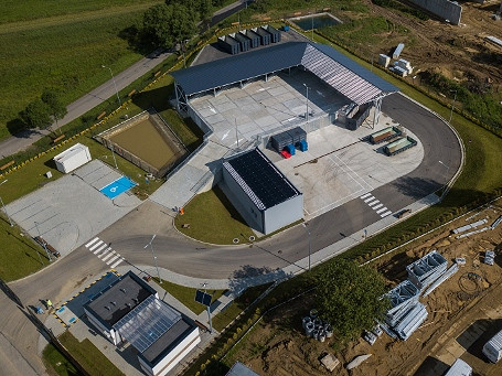 NOWY PUNKT SELEKTYWNEJ ZBIÓRKI ODPADÓW W KROŚNIE OBSŁUGUJE JUŻ MIESZKAŃCÓW - zdjęcie w treści