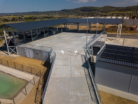 NOWY PUNKT SELEKTYWNEJ ZBIÓRKI ODPADÓW W KROŚNIE OBSŁUGUJE JUŻ MIESZKAŃCÓW - zdjęcie w treści nr 1