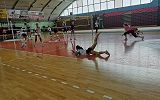 Siatkarskie grupy młodzieżowe Karpat MOSiR Krosno podczas treningu