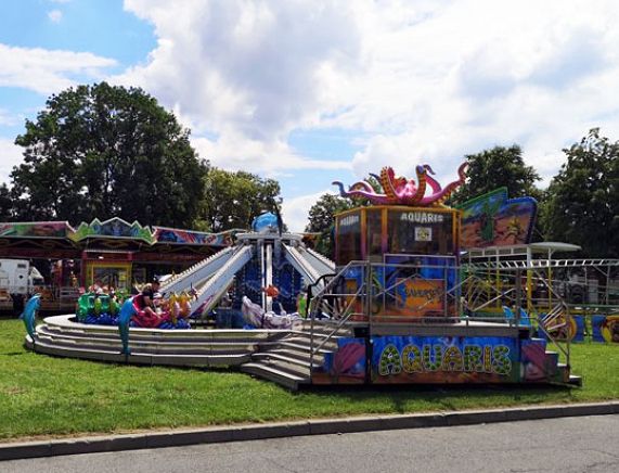 JN Lunapark obok hali sportowo - widowiskowej MOSiR w Krośnie