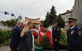 Złożenie kwiatów pod pomnikami pamięci poległych w II wojnie światowej