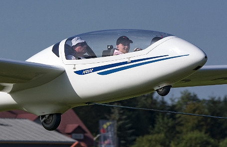 Uczniowie Mechanika rozpoczęli szkolenia lotnicze - zdjęcie w treści  nr 3