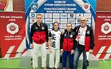Krośnieńscy judocy z trenerami na turnieju w Piasecznie