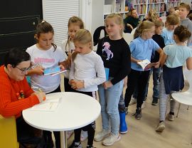 Agnieszka Urbańska o swoich bohaterach na spotkaniach w bibliotece (1).JPG