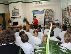 Agnieszka Urbańska o swoich bohaterach na spotkaniach w bibliotece (4).JPG