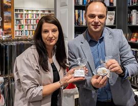 Przekazanie książek dla OREW