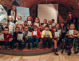 Dzieci podczas zajęć w Piwnicy PodCieniami