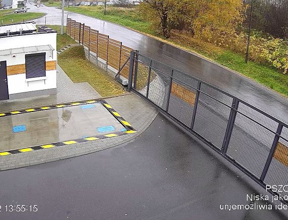 Widok z kamery - brama wjazdowa do PSZOK