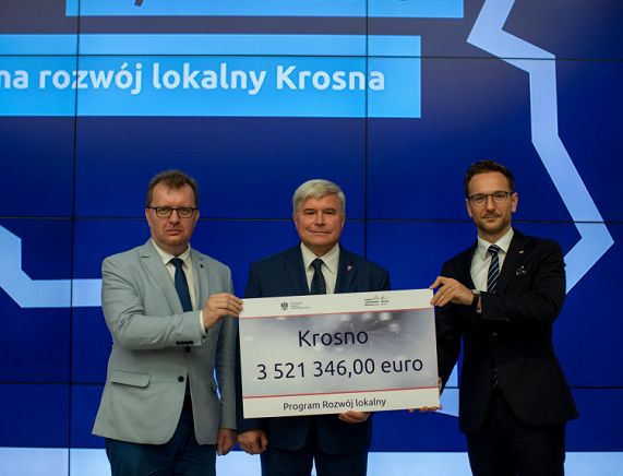 Na zdjęciu od lewej: Piotr Babinetz - poseł na Sejm RP, Piotr Przytocki - Prezydent Miasta  Krosna, Waldemar Buda - Sekretarz Stanu w Ministerstwie Funduszy i Polityki Regionalnej