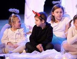 Widowisko "Anieli w niebie śpiewają"