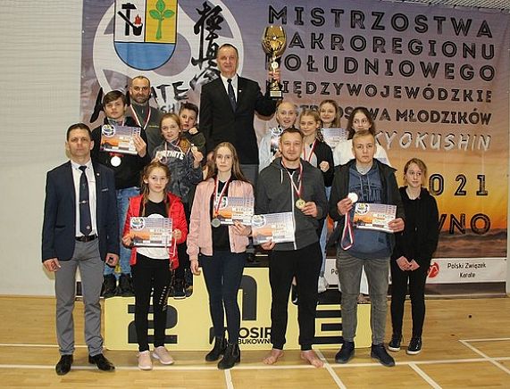 Krośnieńska drużyna na zawodach w Bukownie