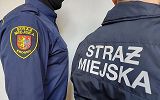 Strażnicy miejscy w mundurach