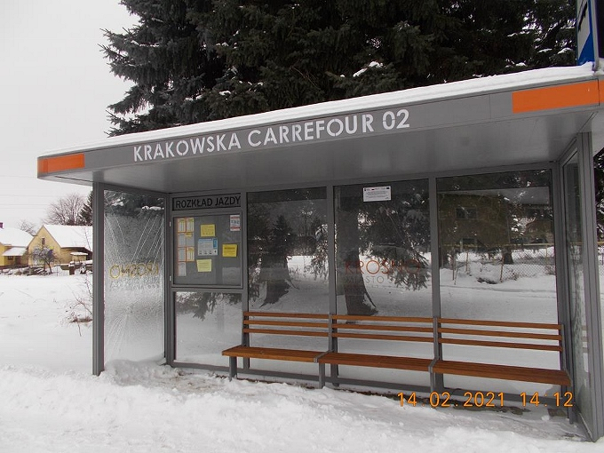 Wandale zniszczyli 30 wiat przystankowych. Apelujemy o pomoc w ujęciu sprawców - zdjęcie w treści