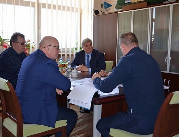 Robocze spotkanie dotyczące budowy dróg