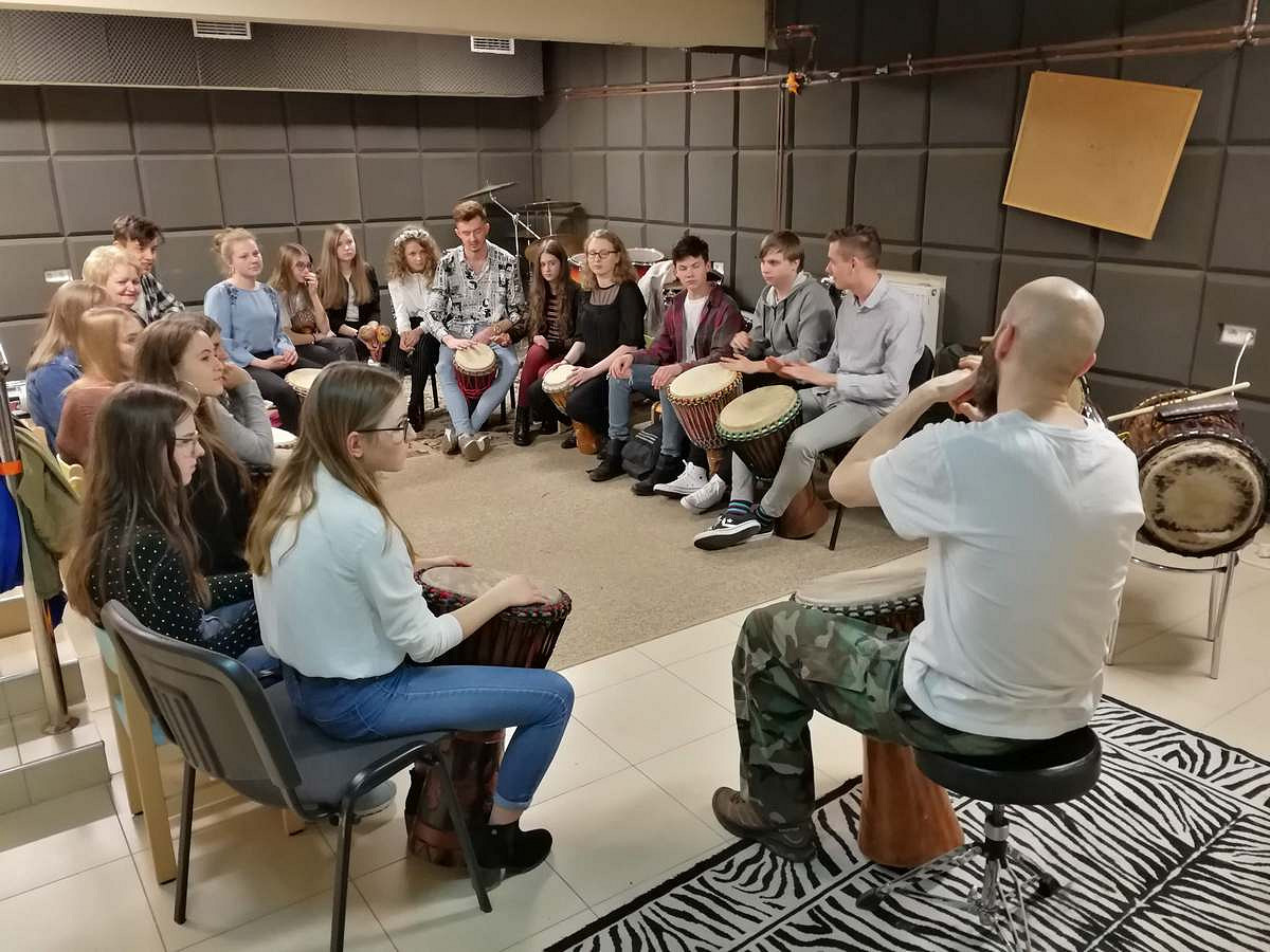 RCKP warsztaty bębniarskie arch. rckp przykładowe warsztaty z Jackiem Ukleją dla Studia Piosenki Swing.jpg [167.78 KB]