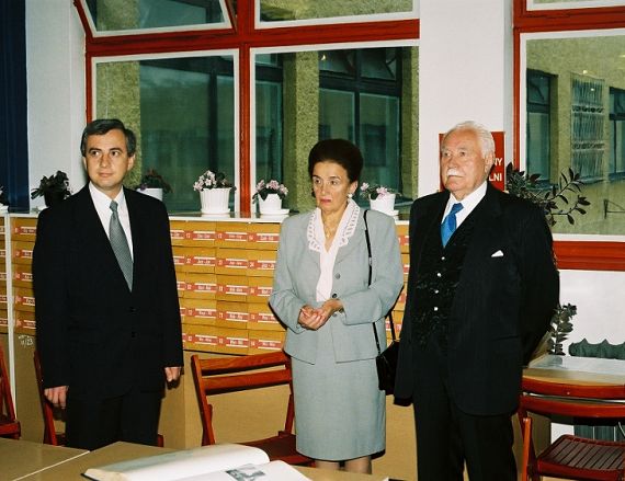 2002 (3) (840x562).jpg