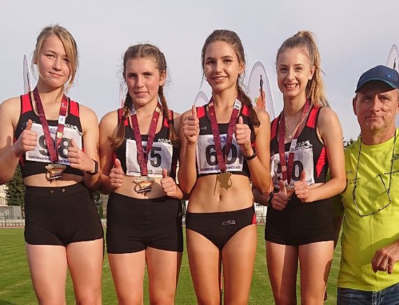 Zwycięska sztafeta z trenerem Tomaszem Sochą