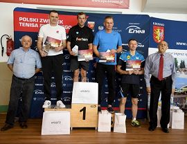 Uczestnicy zawodów tenisowych