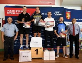 Uczestnicy zawodów tenisowych