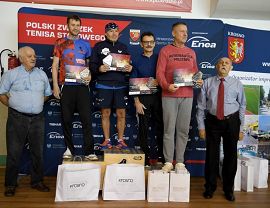 Uczestnicy zawodów tenisowych