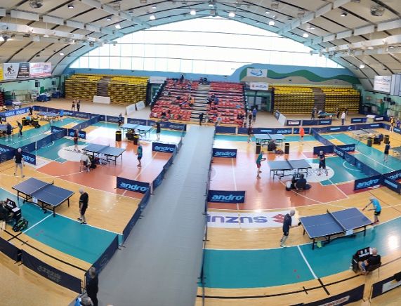 Uczestnicy zawodów tenisowych