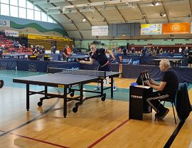 Uczestnicy zawodów tenisowych