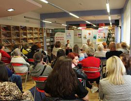 Spotkanie Zośki Papużanki z czytelnikami w krośnieńskiej bibliotece