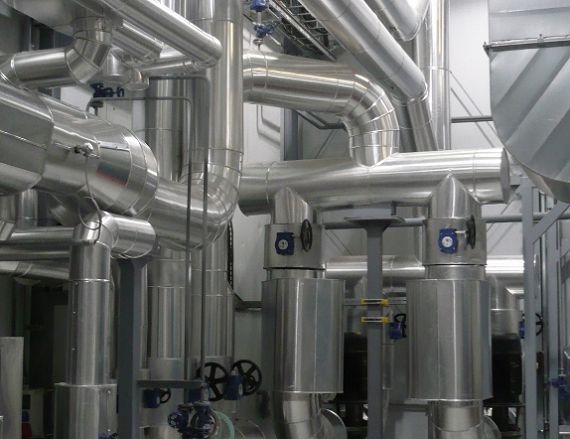Instalacja rur w elektrociepłowni