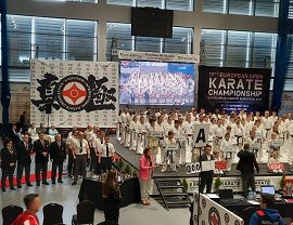 Krośnieńscy karatecy na zawodach w Myślenicach