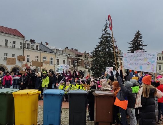 Happening antysmogowy na krośnieńskim runku