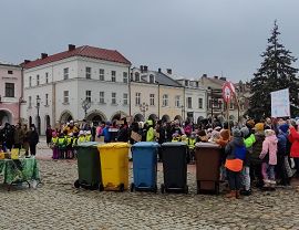 Happening antysmogowy na krośnieńskim runku