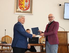 Sławomir Juryś, Prezes Zarządu JSystem Sp. z o.o. odbiera akt powołania do Krośnieńskiej Rady Biznesu.