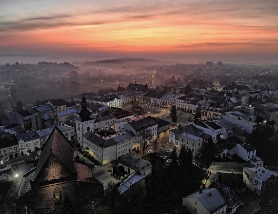 Krosno o zachodzie słońca widok z lotu ptaka - Fot. Tomasz Okoniewski