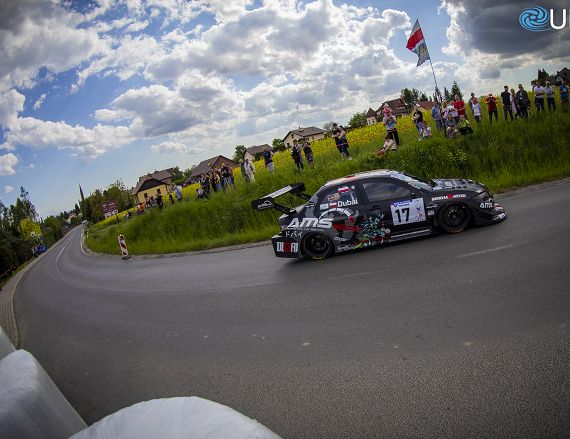 Smochód w czasie wyścigu, kierowca DUBAI, Fot. Agnieszka Wołkowicz