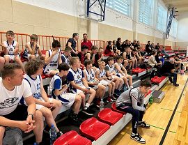 Turniej Koszykówki JUNIOR BASKET Krosno U-12 - kibice na trybunach