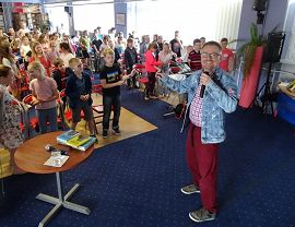 Uczestnicy spotkania - Marcin Kozioł... czytamy dzieciom