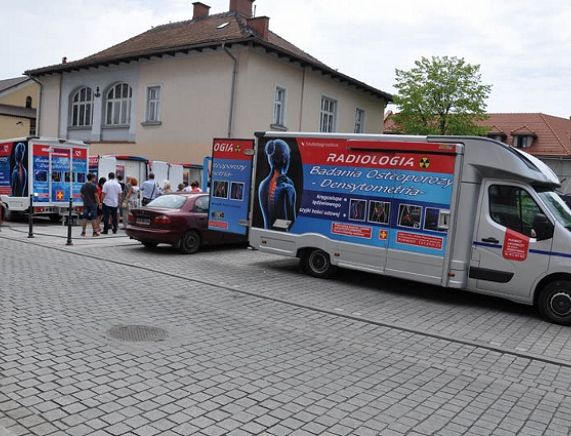 Osteobus na parkingu