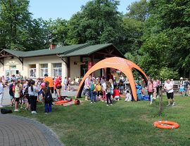Bezpieczne wakacje  - Dzieci w parku (6).jpg