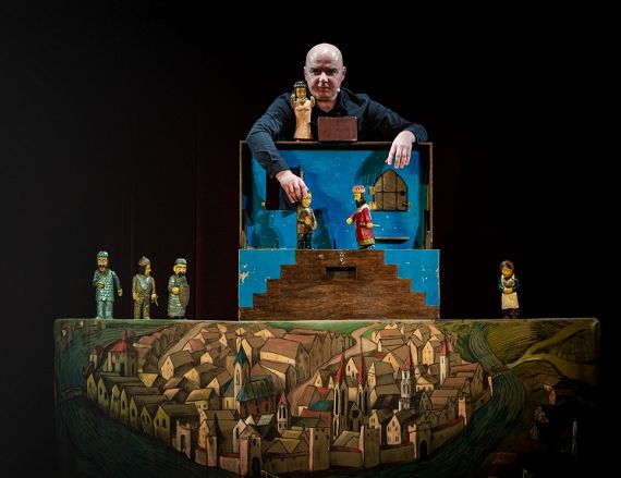 Scena ze spektaklu O Szewczyku co Smoka Wawelskiego pokonał - Teatr Falkoshow 002 photo Jarek Chaber