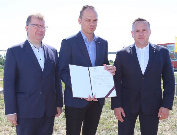 p. Babinetz, R. Weber i T. Soliński