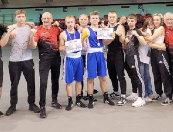 Trenerzy, zawodnicy i kibice KS BUDO Krosno