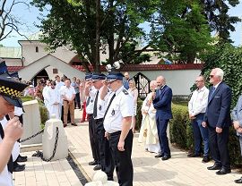 Polanka Pomnik- złożenie kwiatów (2) (1020x574).jpg